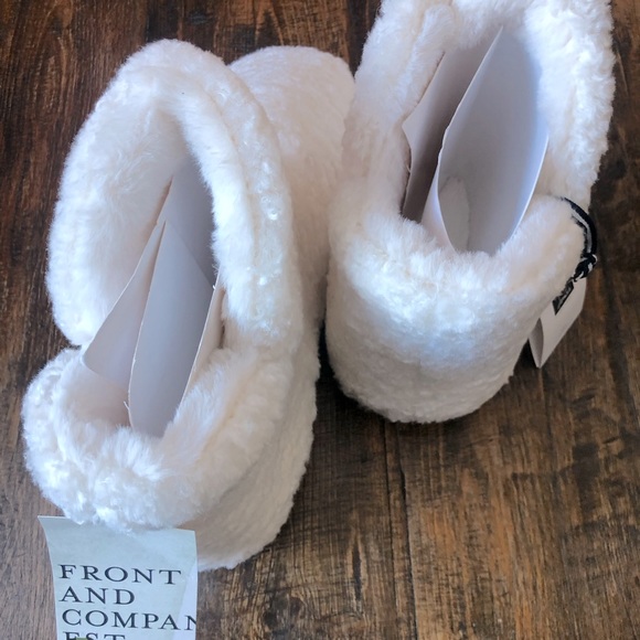 Front and Company Fleece Warm Slippers - Picture 2 of 3